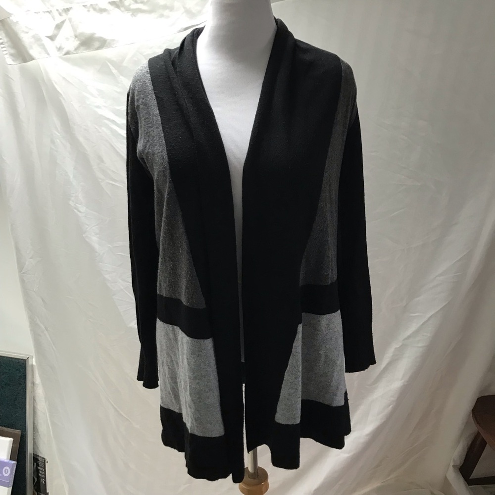 Shawl cardigan in black and grey color block from High Secret size L
